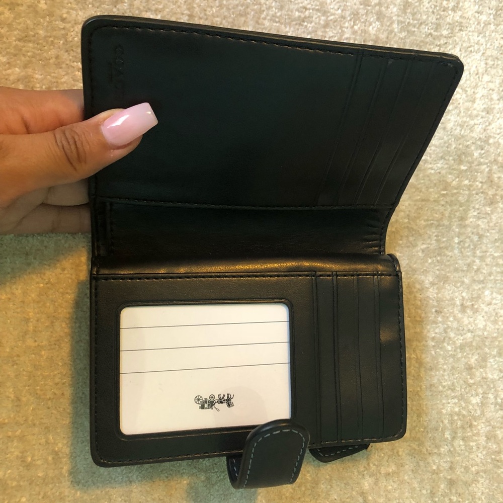 NEW Coach Signature Wallet - Picture 3 of 6